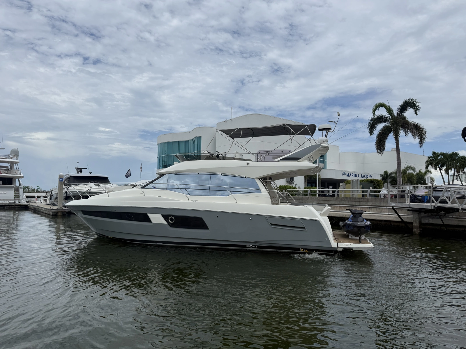 2018 Prestige 460