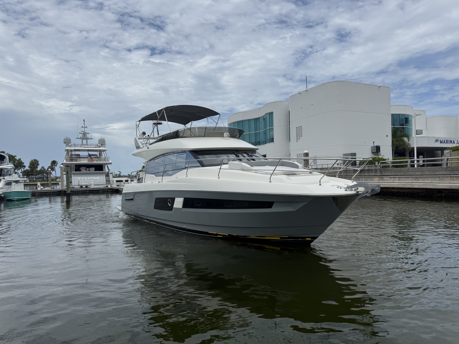 2018 Prestige 460