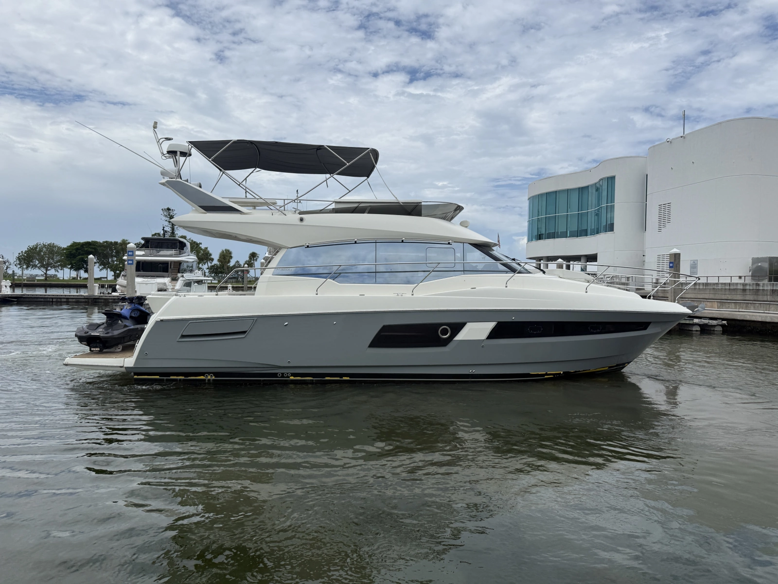 2018 Prestige 460