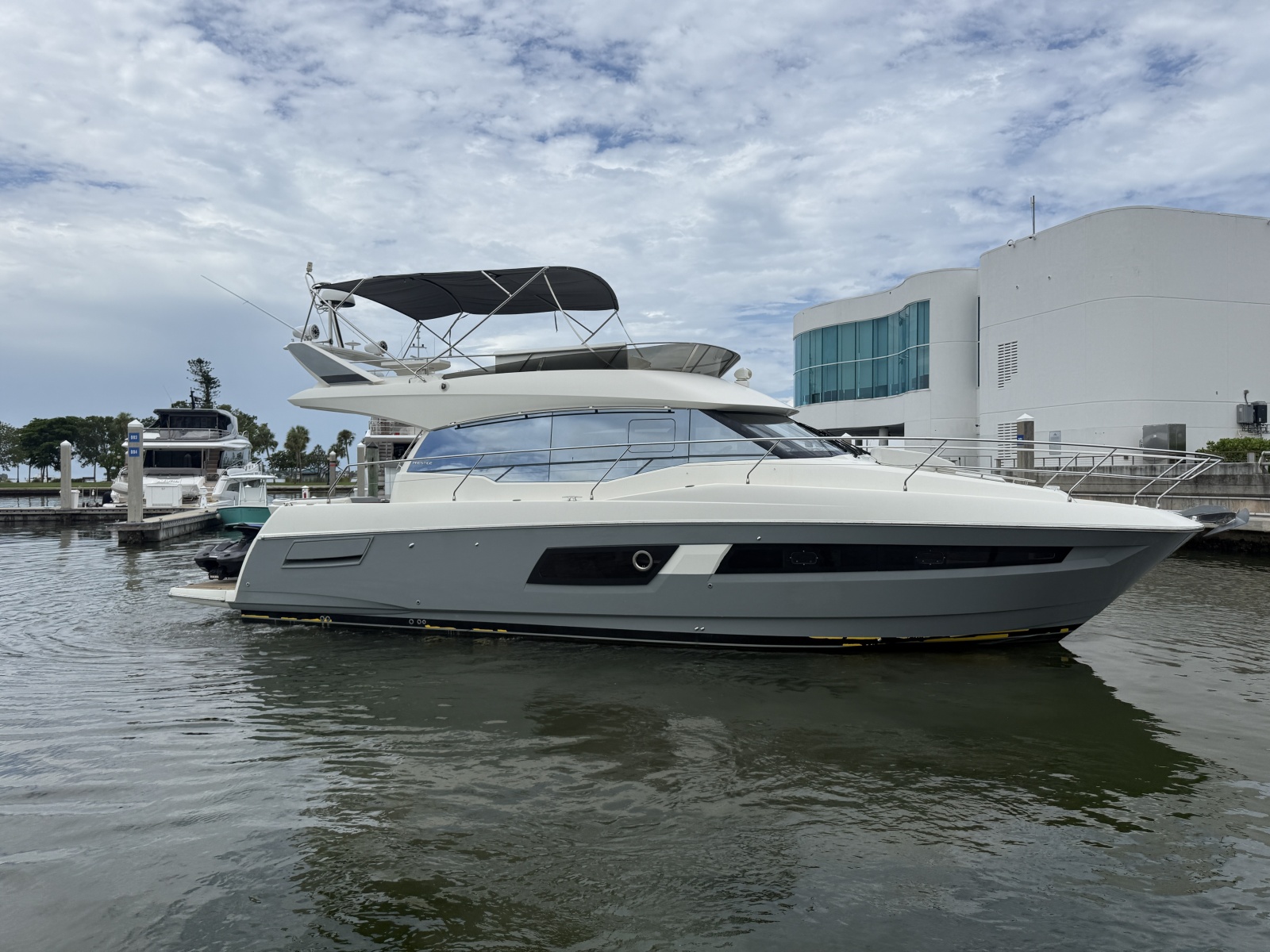 2018 Prestige 460