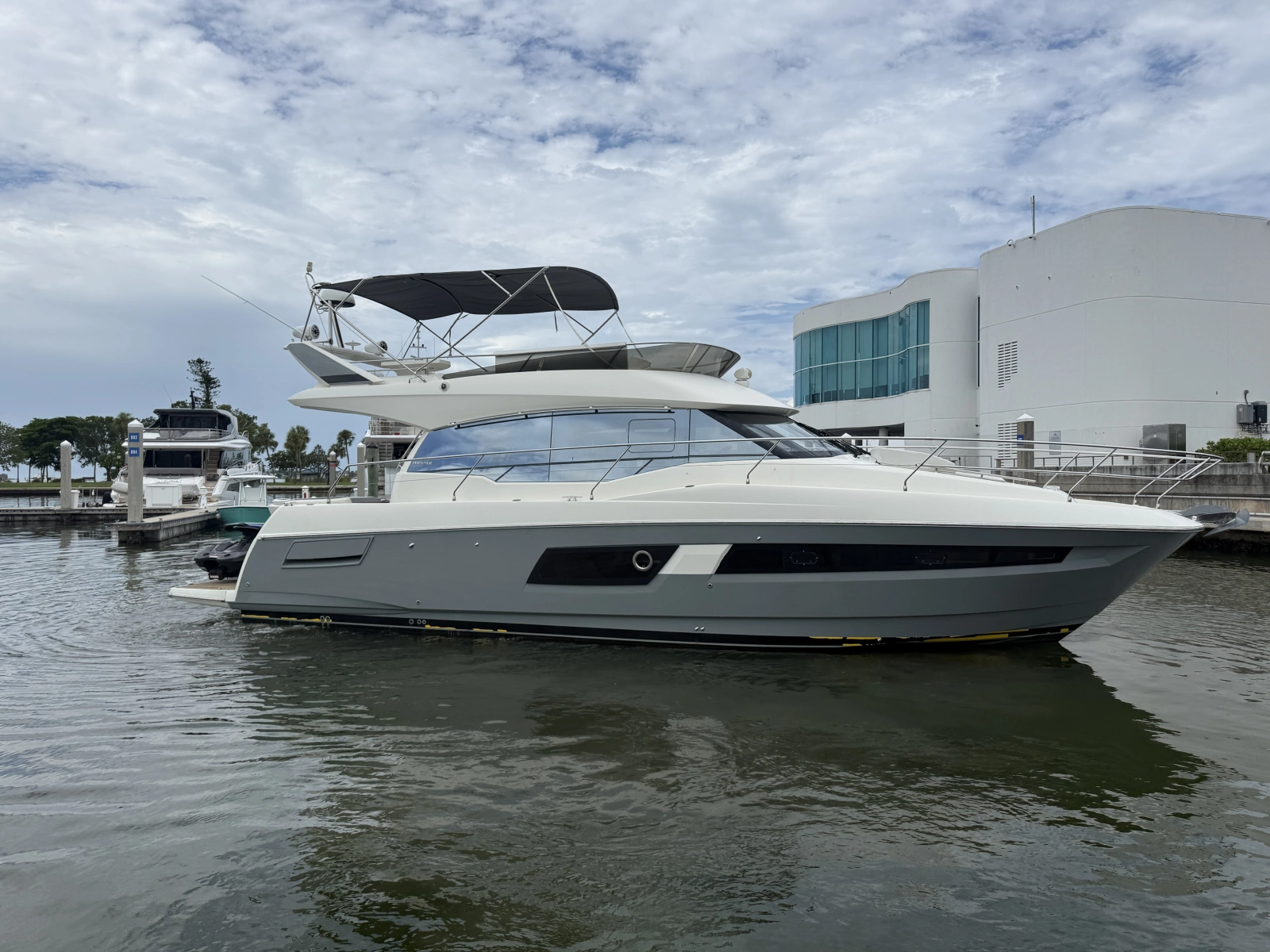 2018 Prestige 460