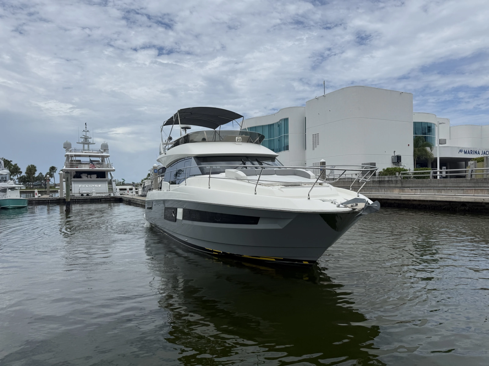 2018 Prestige 460