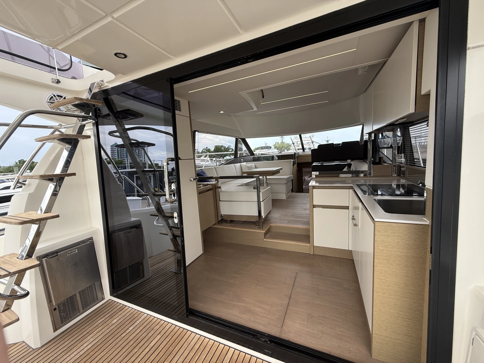 2018 Prestige 460