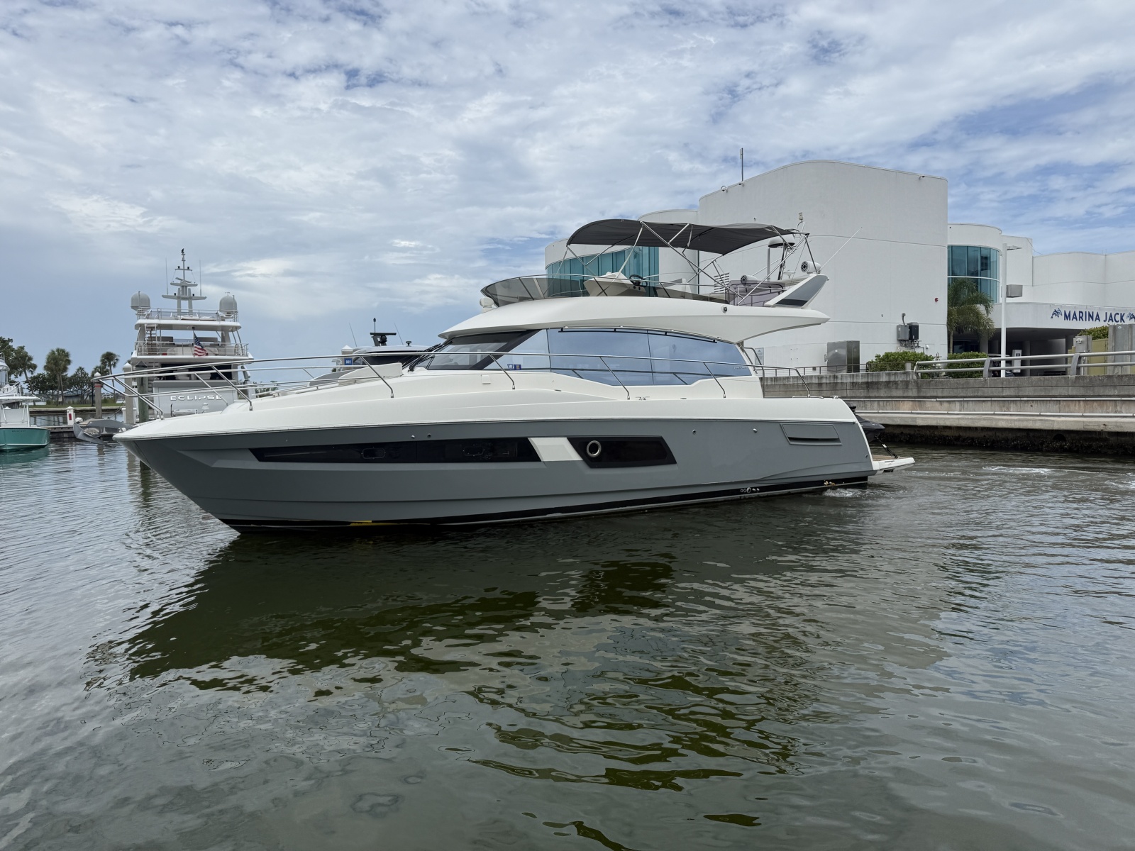 2018 Prestige 460