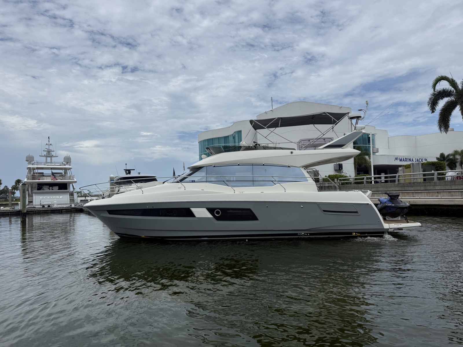 2018 Prestige 460