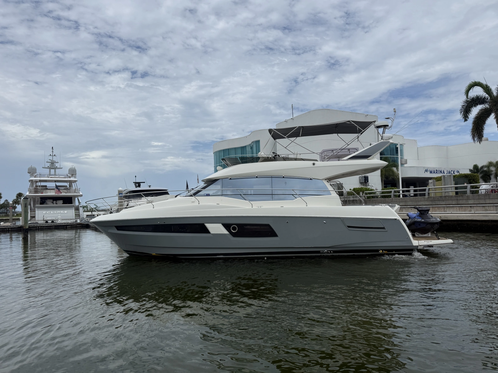 2018 Prestige 460
