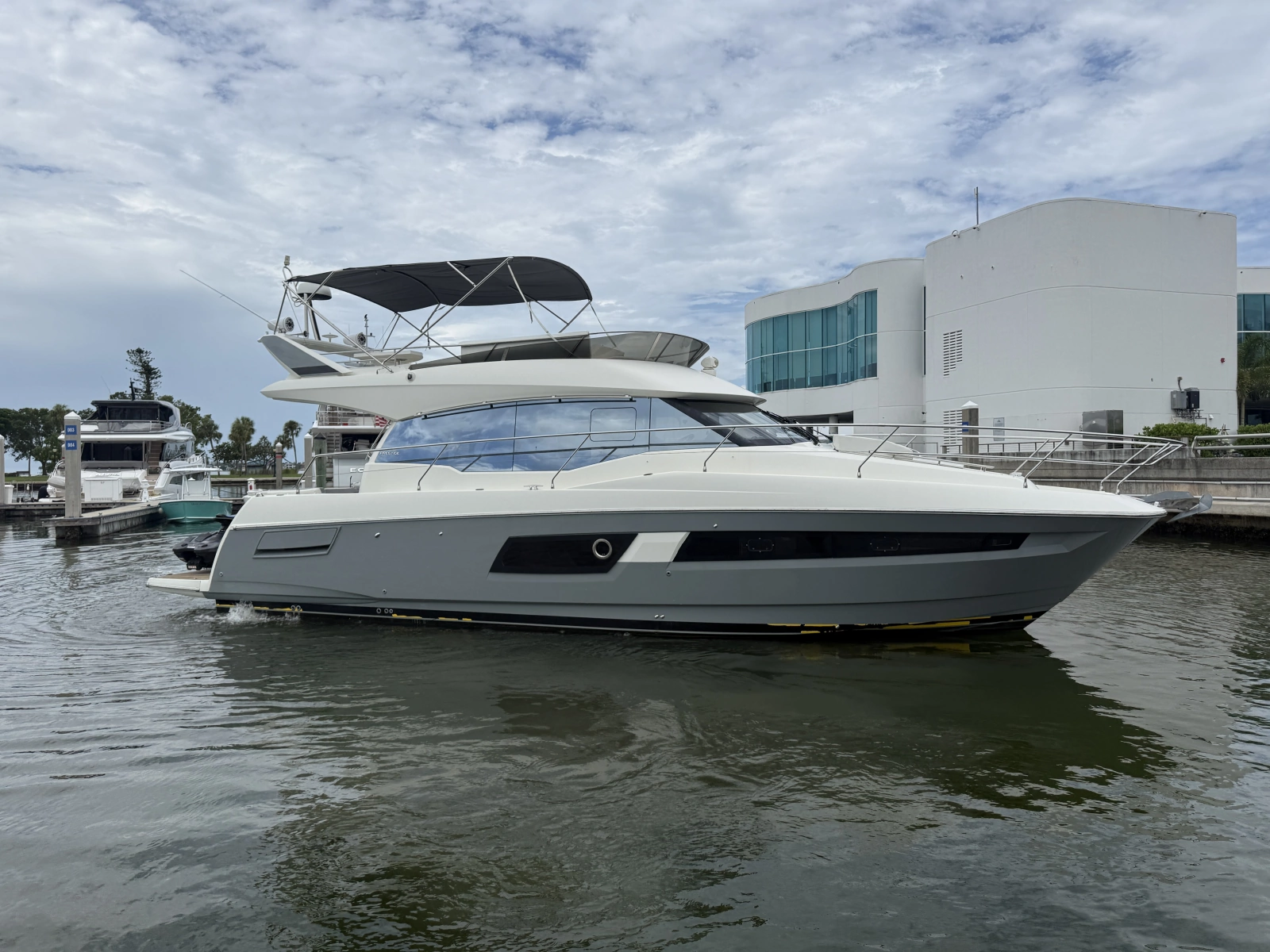 2018 Prestige 460