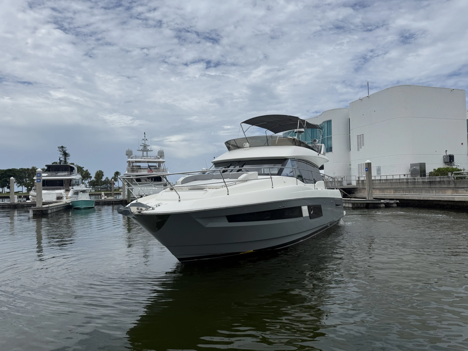 2018 Prestige 460