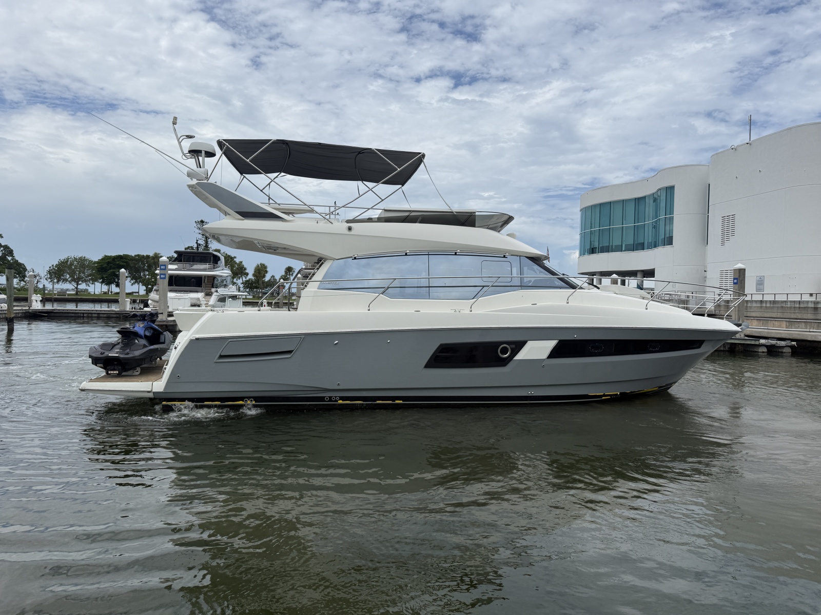 2018 Prestige 460