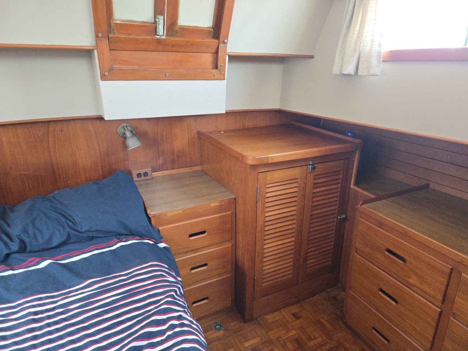 1983 Grand Banks 42 Classic