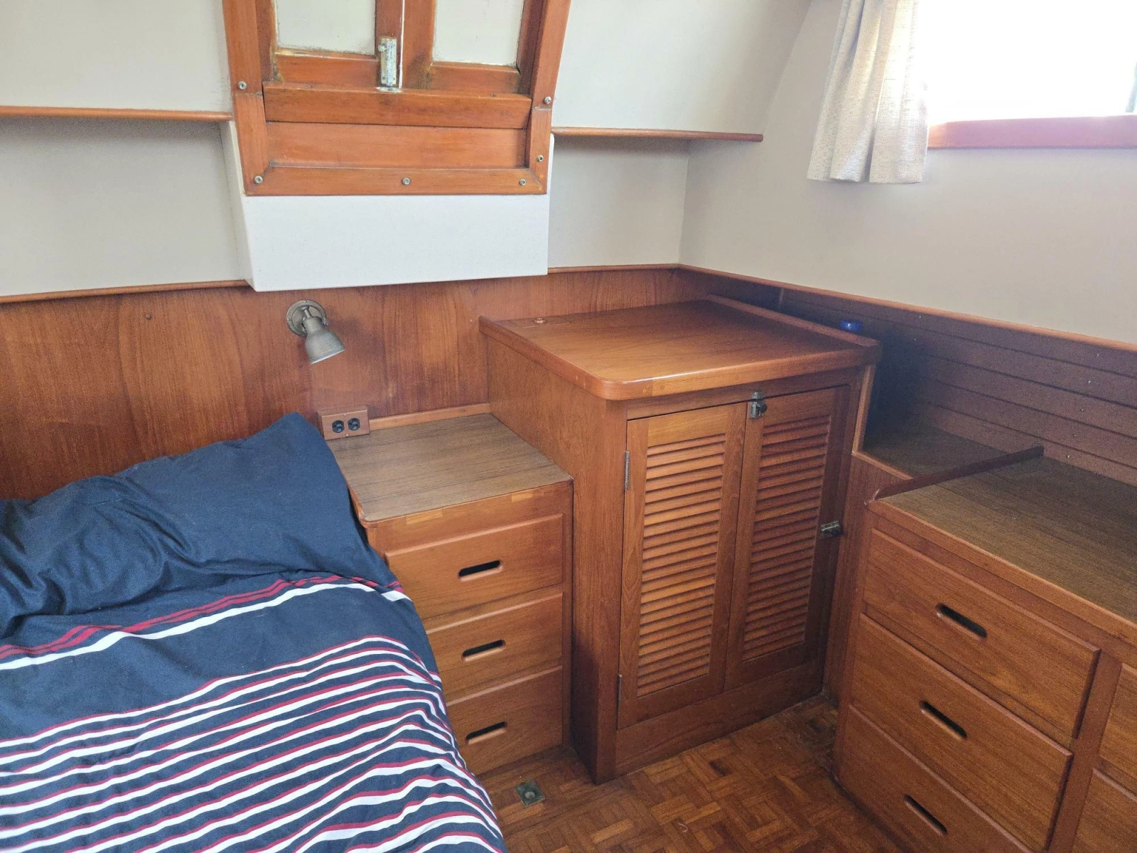 1983 Grand Banks Classic