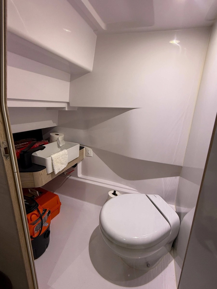2024 Axopar 45 XC Cross Cabin Aft Cabin