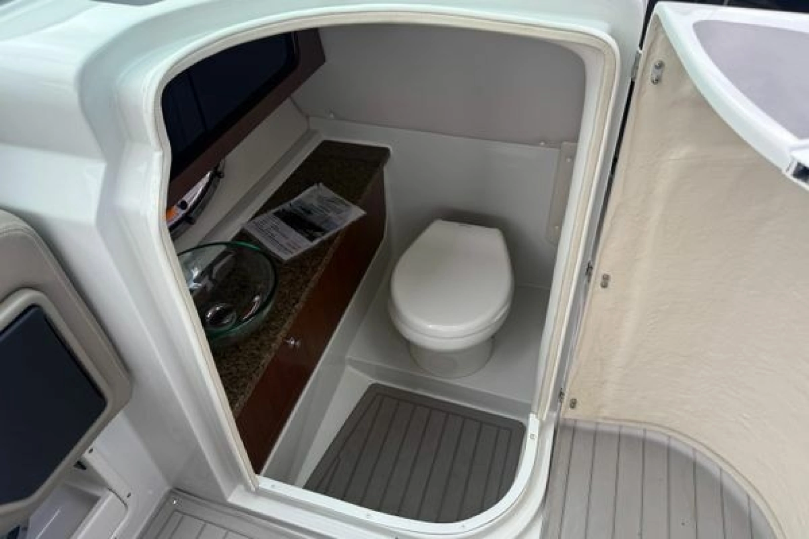 2018 Crownline E30
