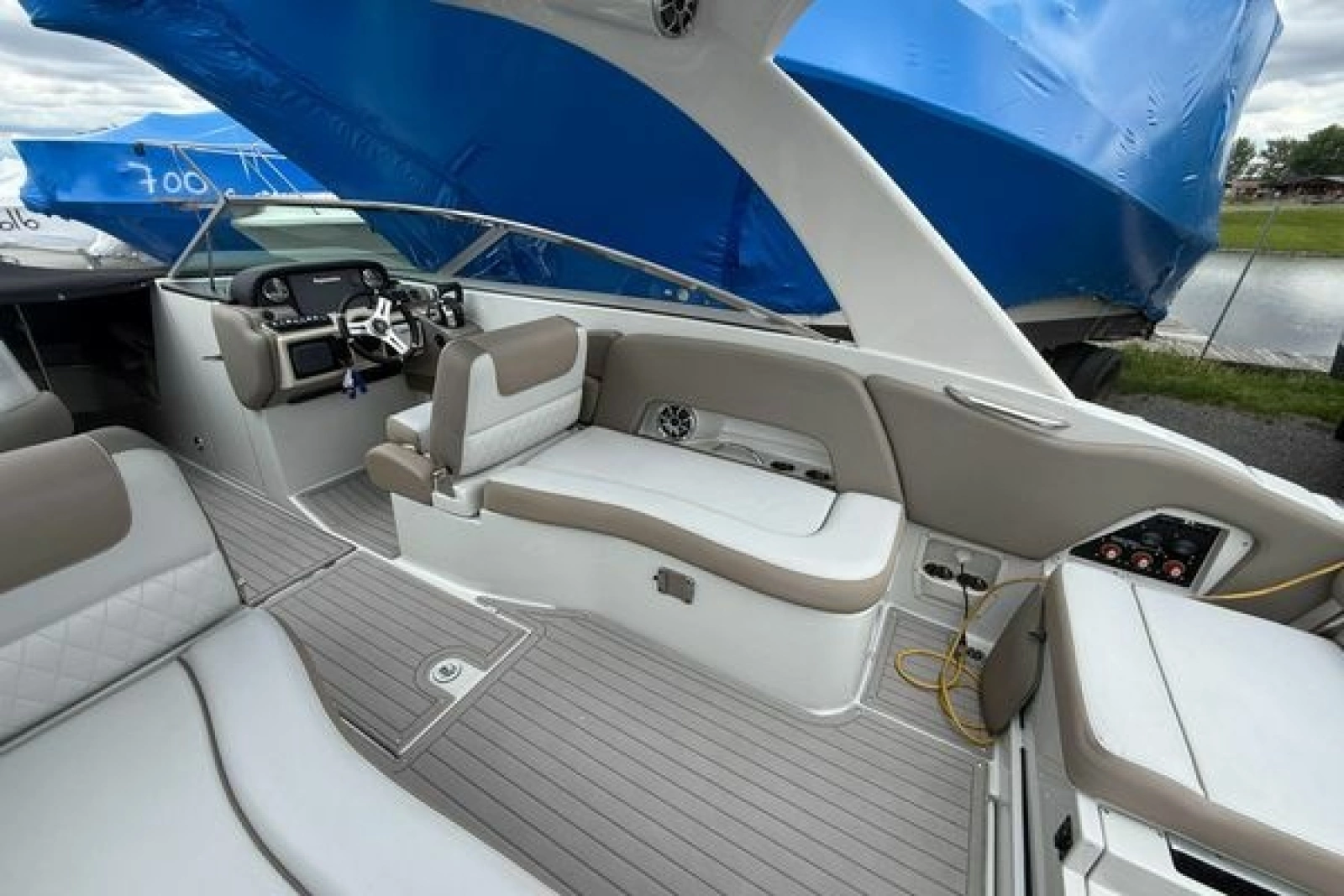 2018 Crownline E30