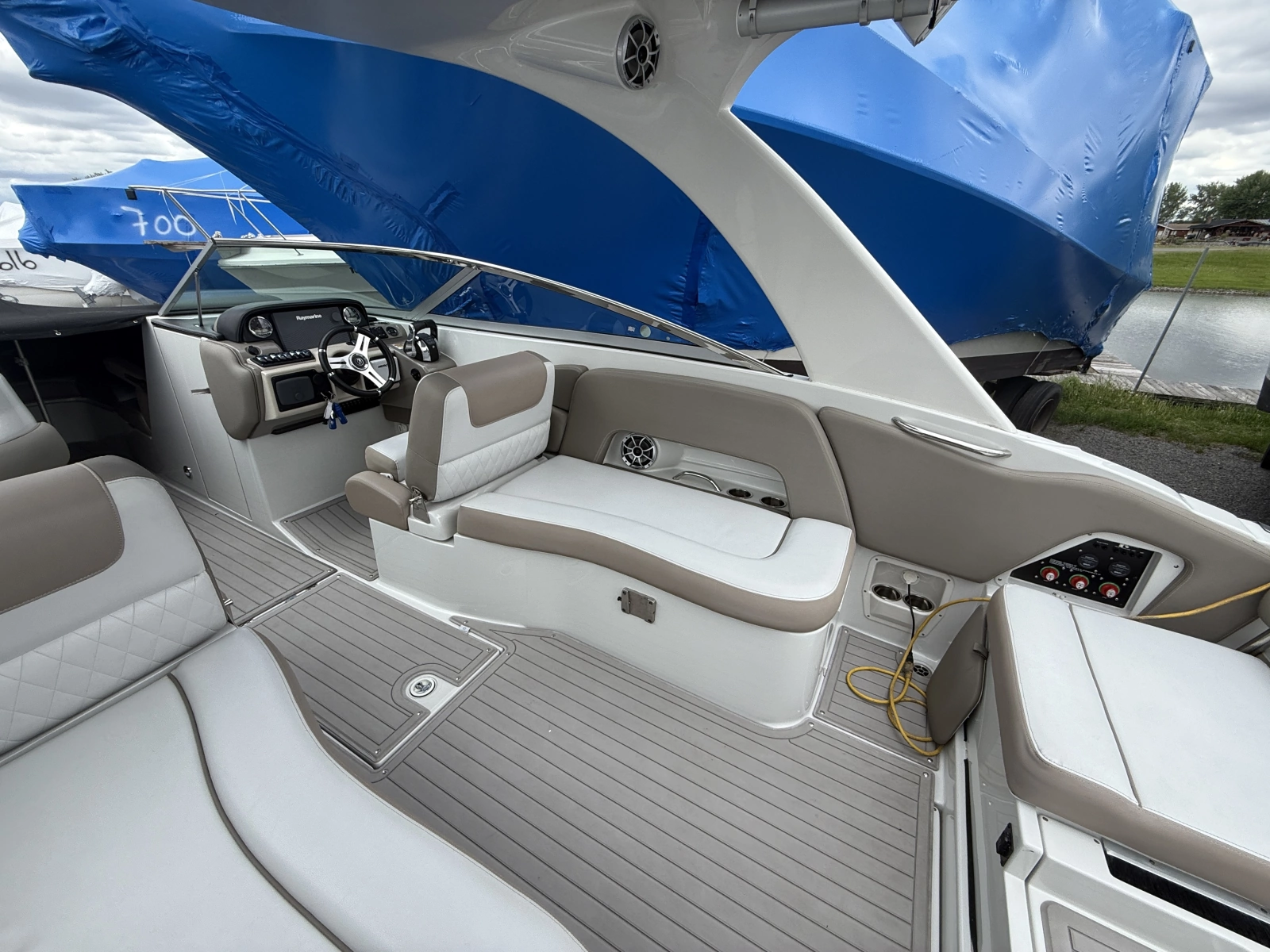 2018 Crownline E30