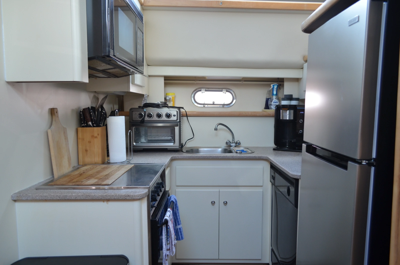 1996 Carver 440 Motor Yacht