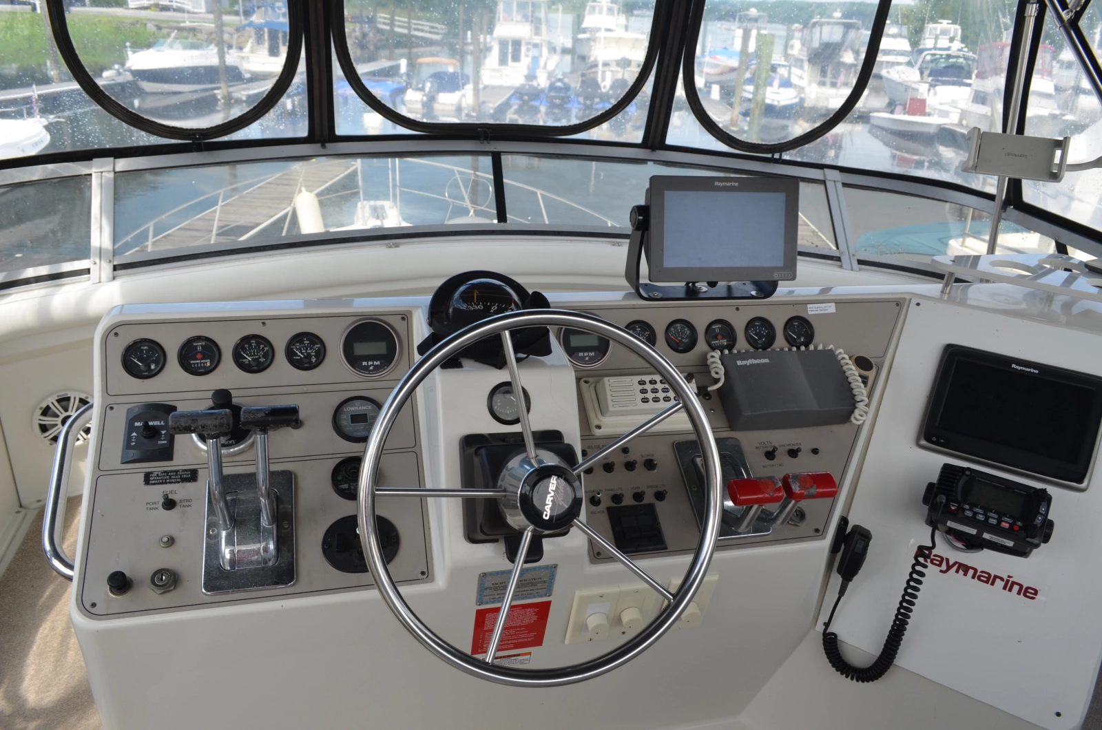 1996 Carver 440 Motor Yacht