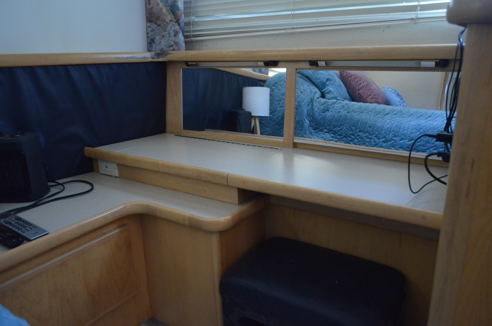 1996 Carver 440 Motor Yacht