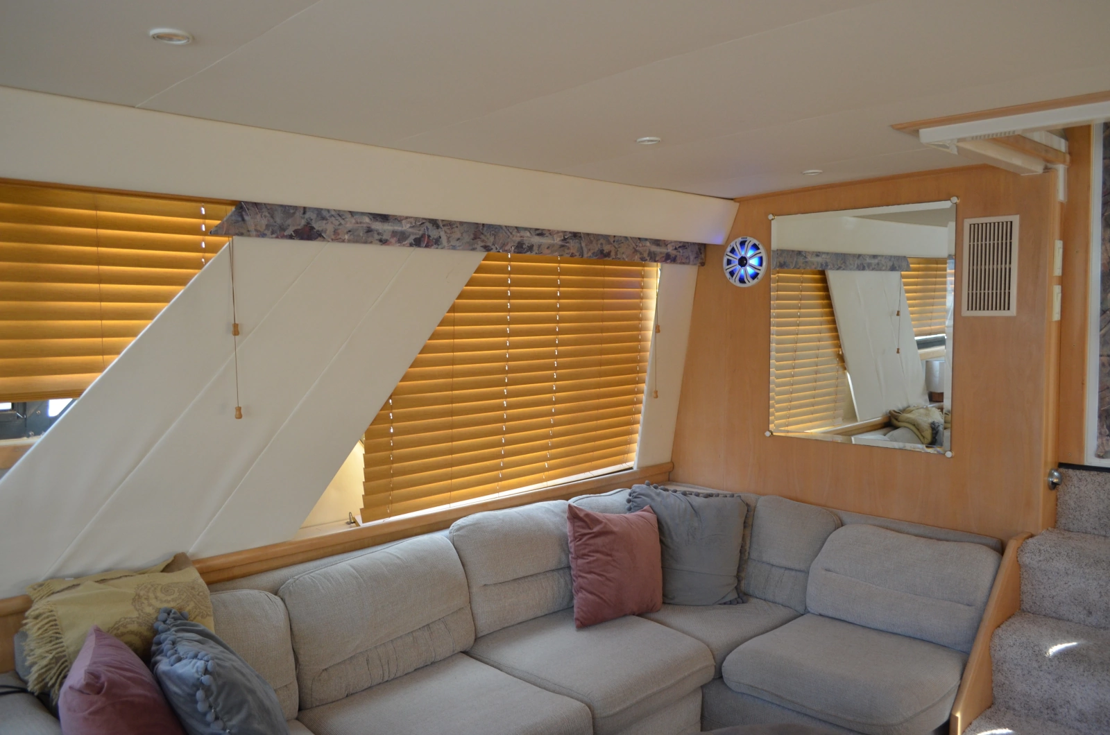 1996 Carver 440 Motor Yacht