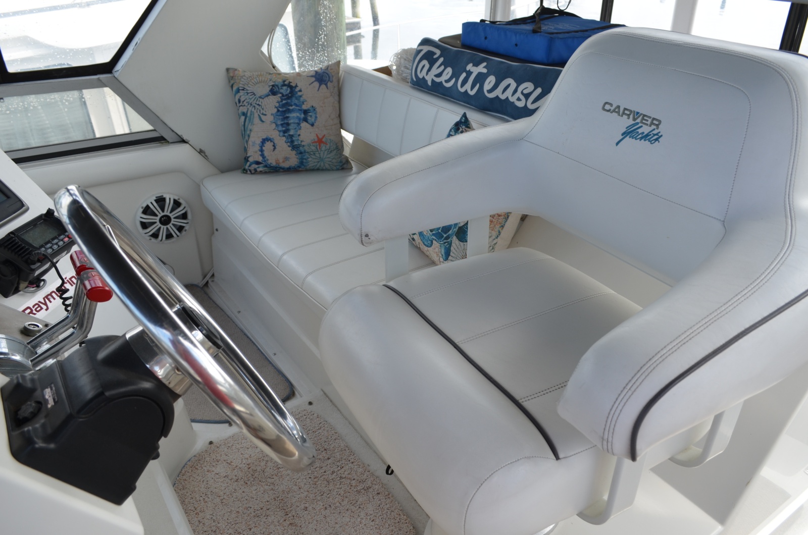 1996 Carver 440 Motor Yacht