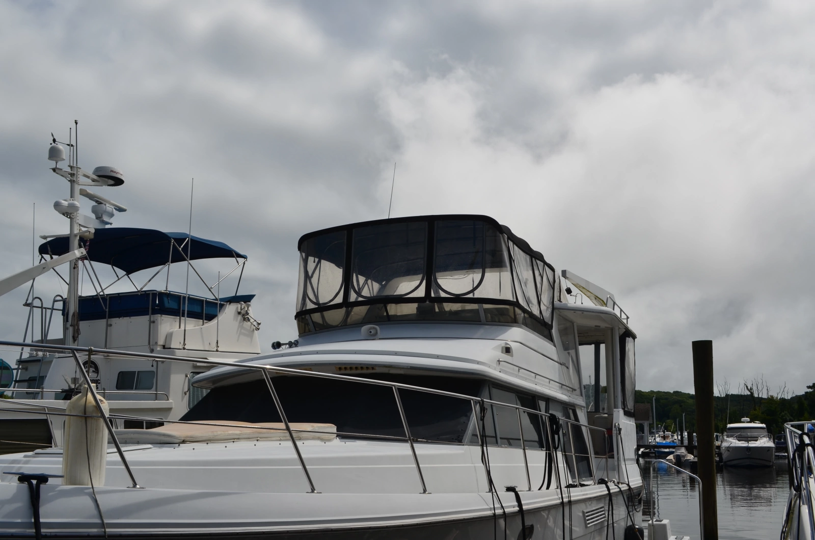 1996 Carver 440 Motor Yacht