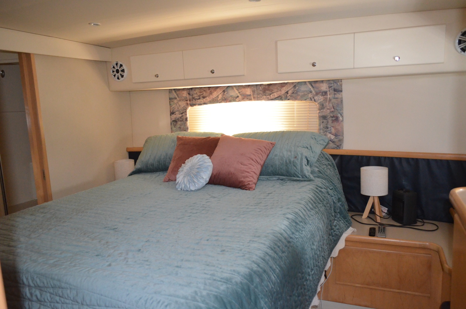 1996 Carver 440 Motor Yacht