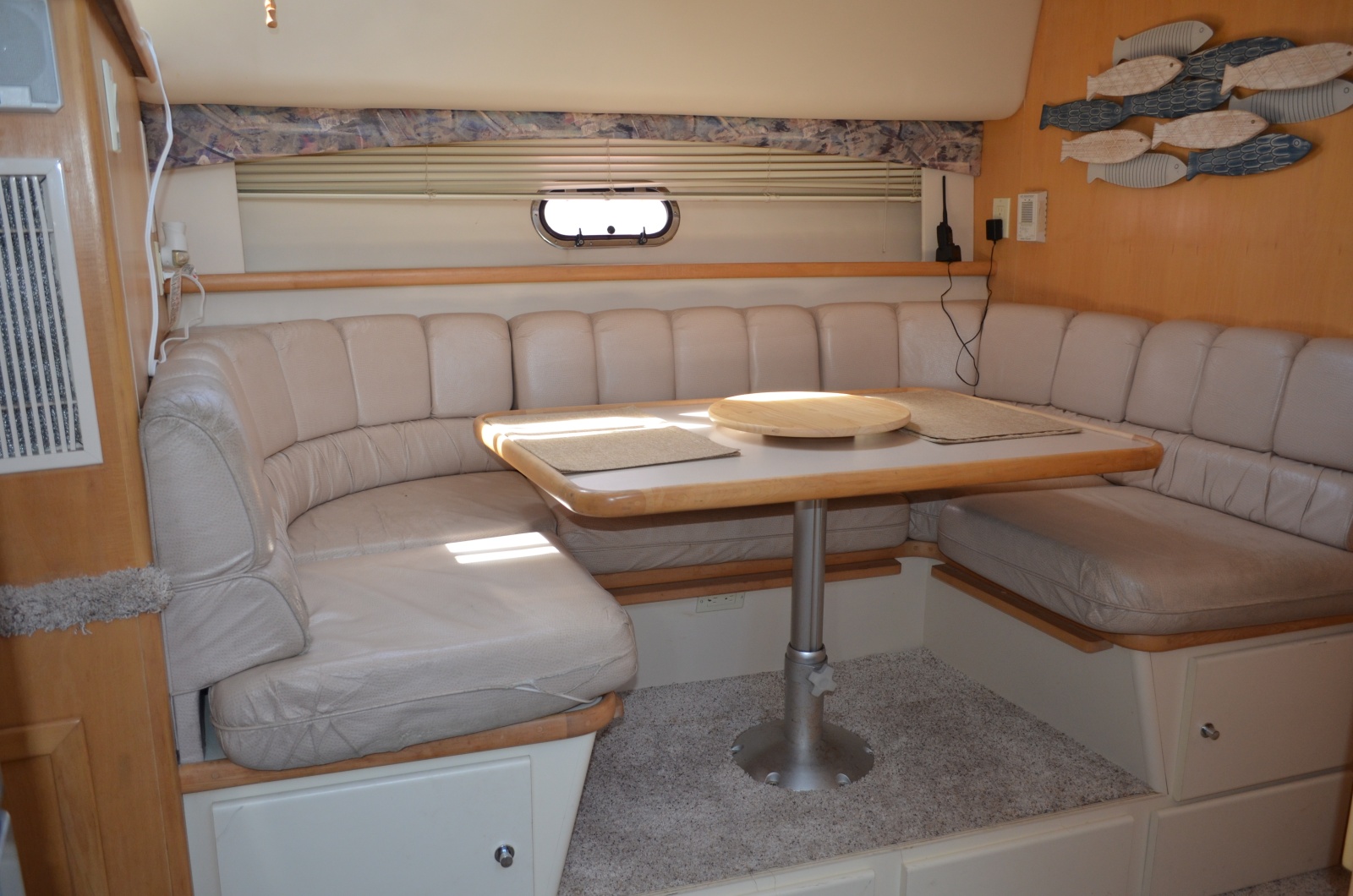 1996 Carver 440 Motor Yacht