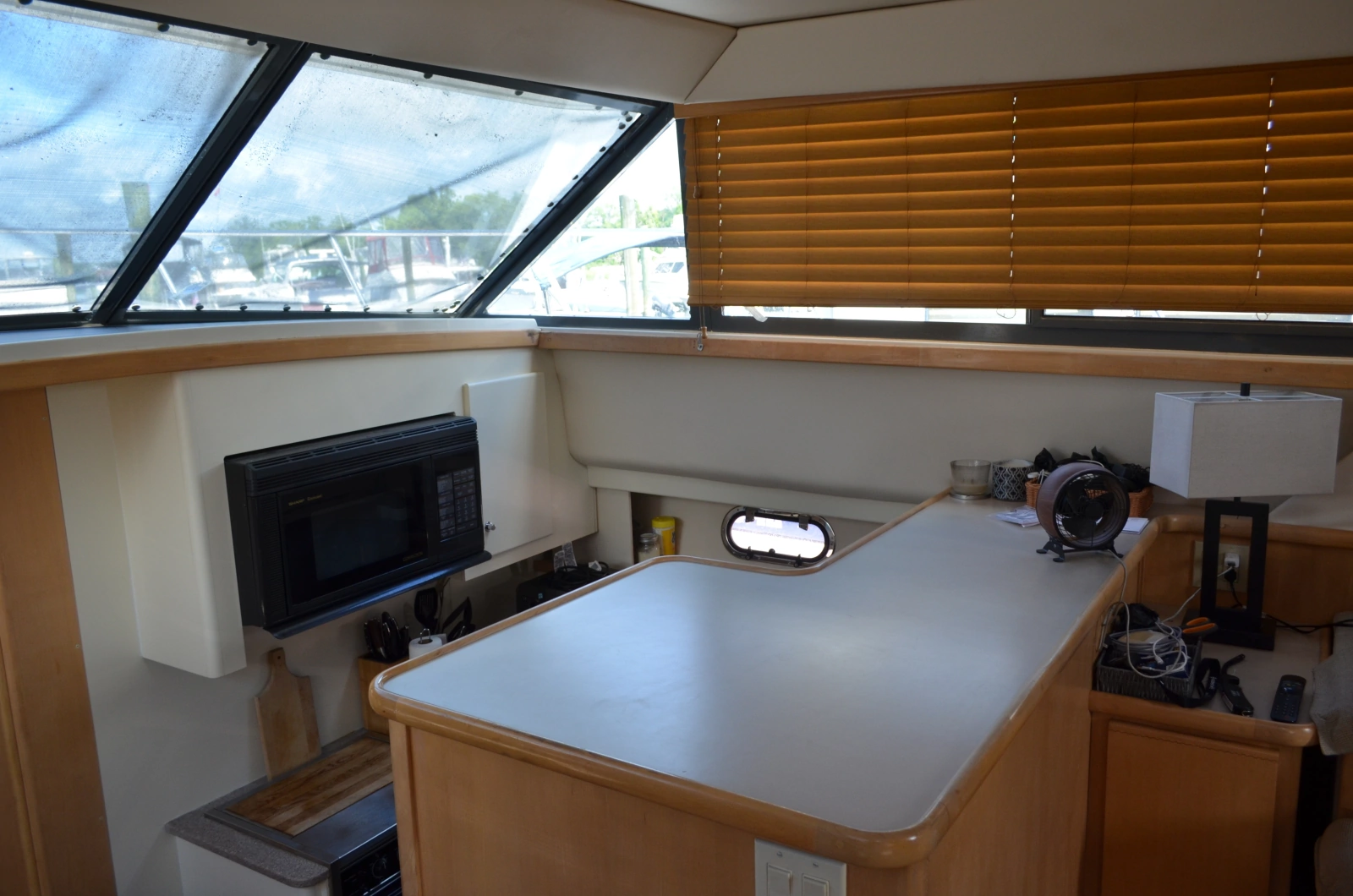 1996 Carver 440 Motor Yacht