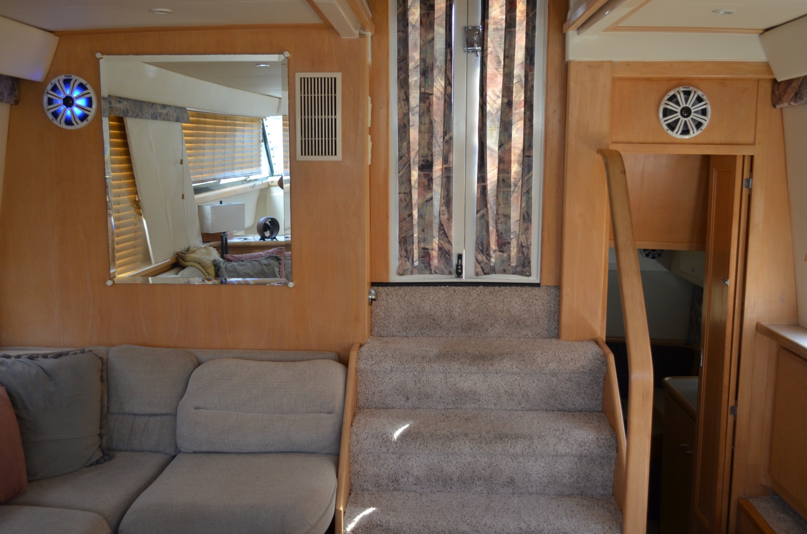 1996 Carver 440 Motor Yacht