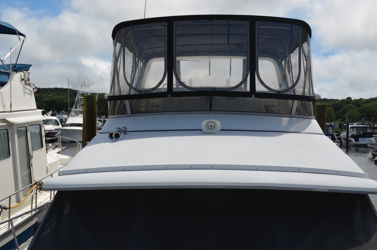 1996 Carver 440 Motor Yacht