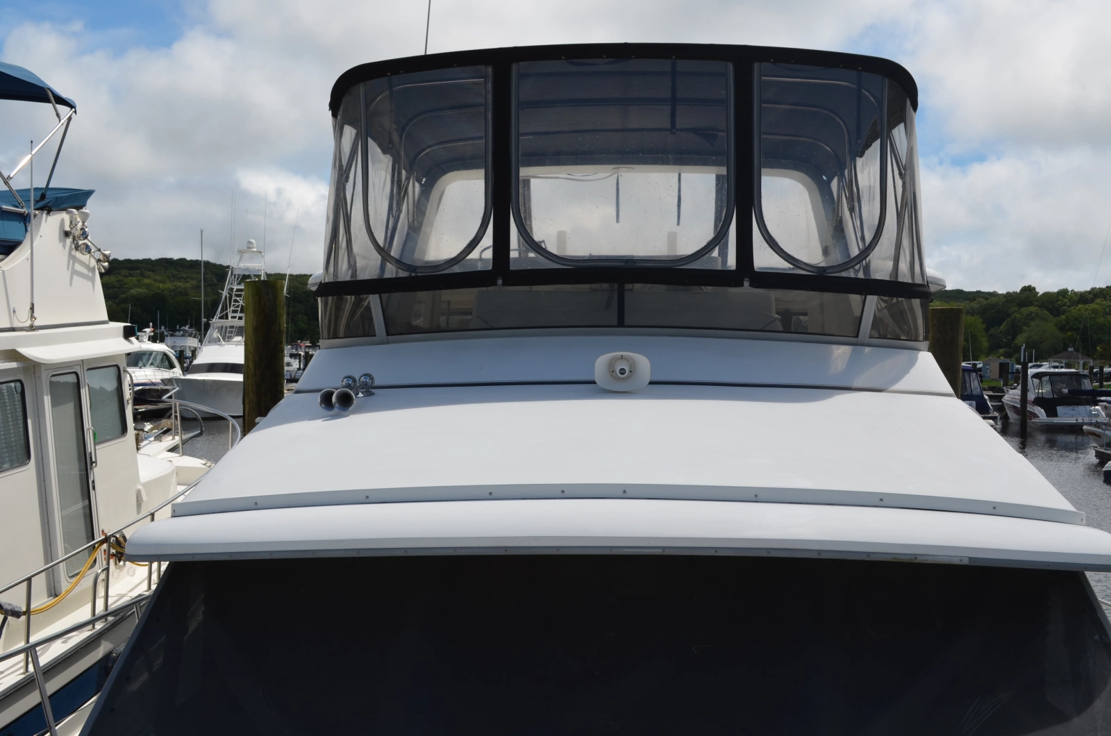 1996 Carver 440 Motor Yacht
