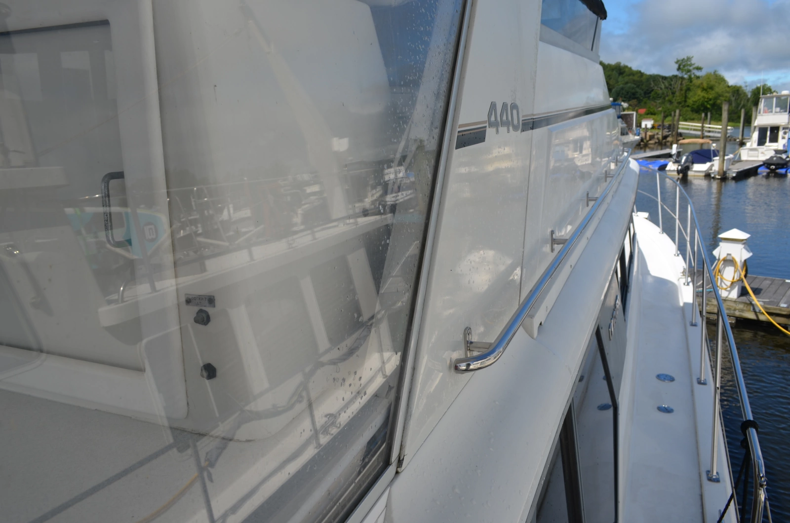 1996 Carver 440 Motor Yacht
