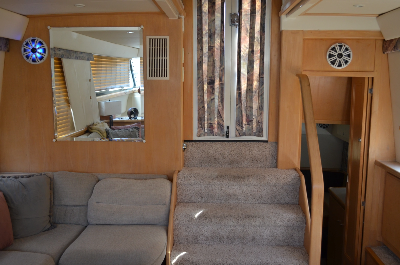 1996 Carver 440 Motor Yacht