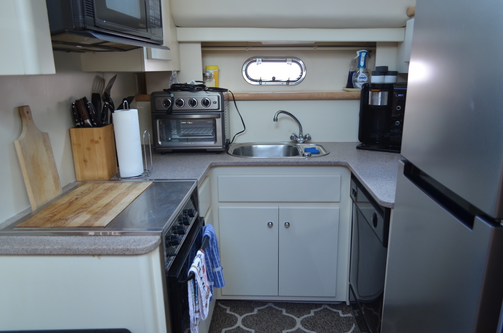 1996 Carver 440 Motor Yacht