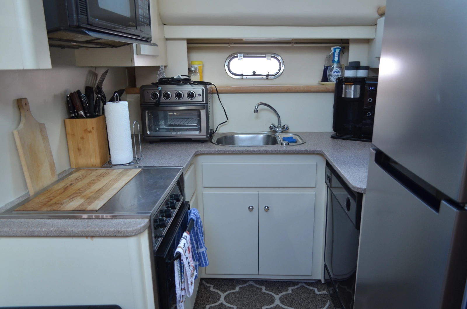1996 Carver 440 Motor Yacht