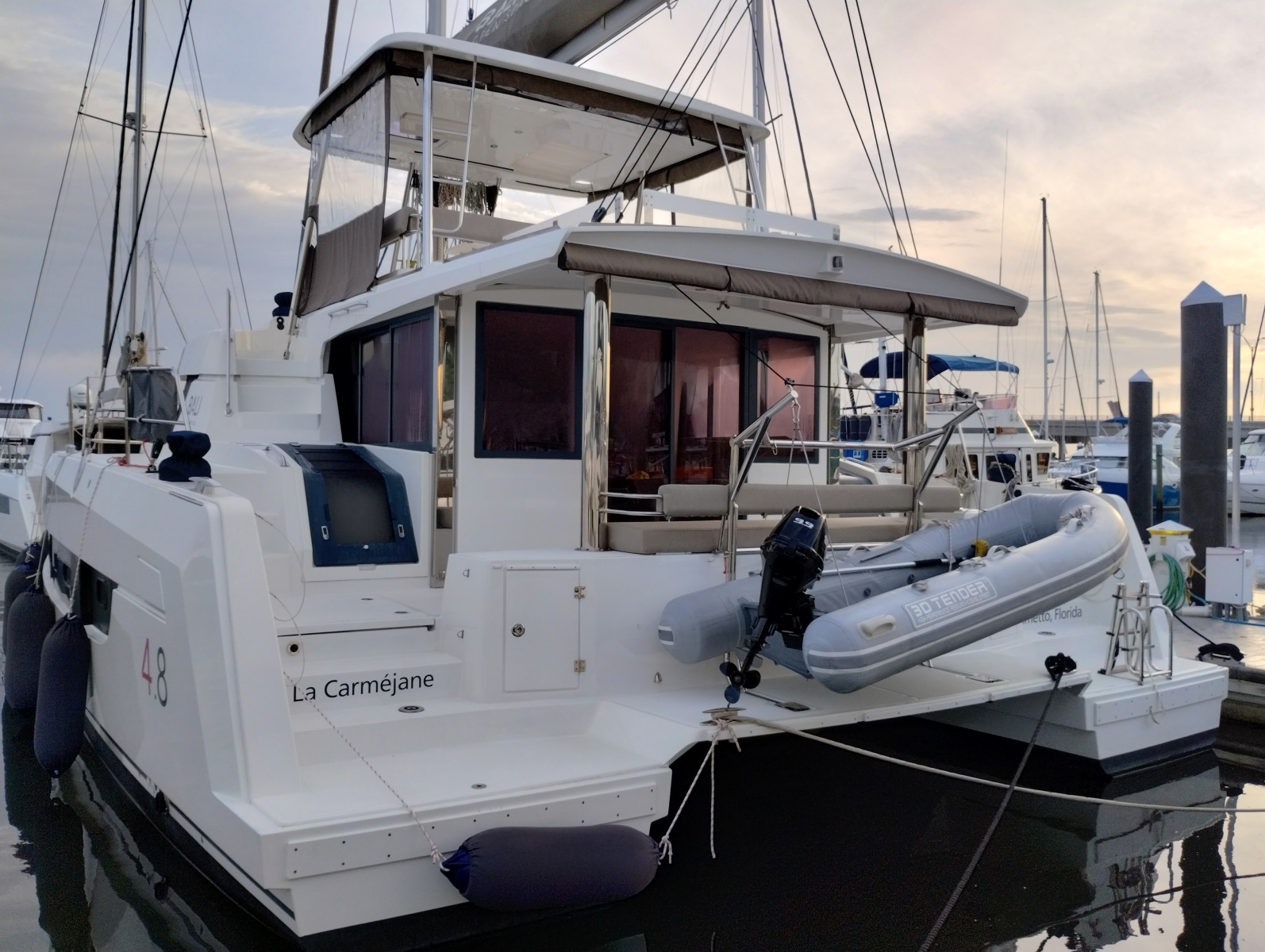 2023 Bali 4.8 stern