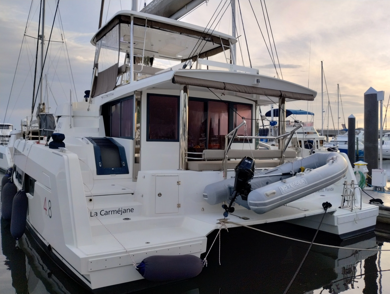2023 Bali 4.8 stern