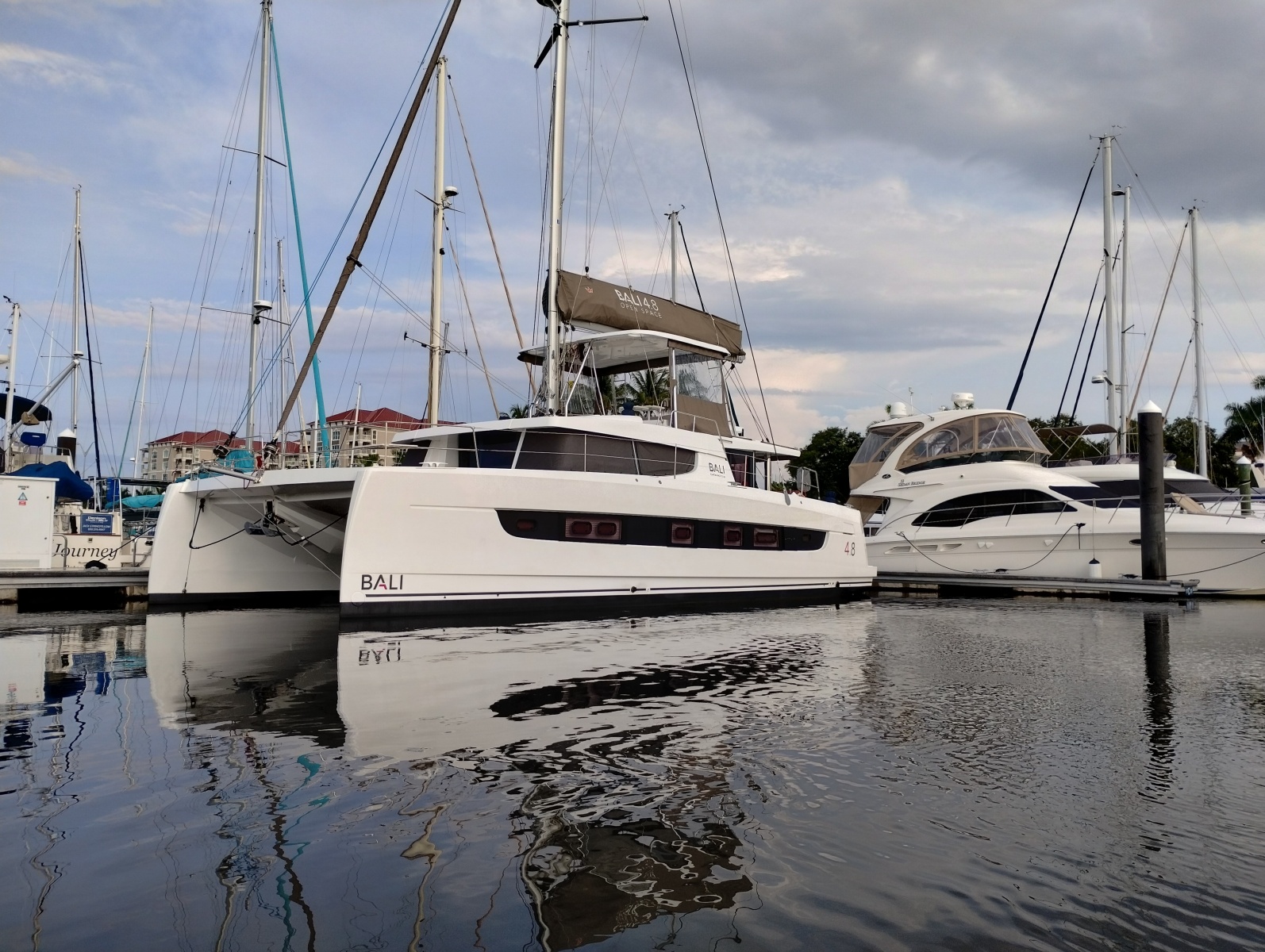 2023 Bali 4.8 exterior