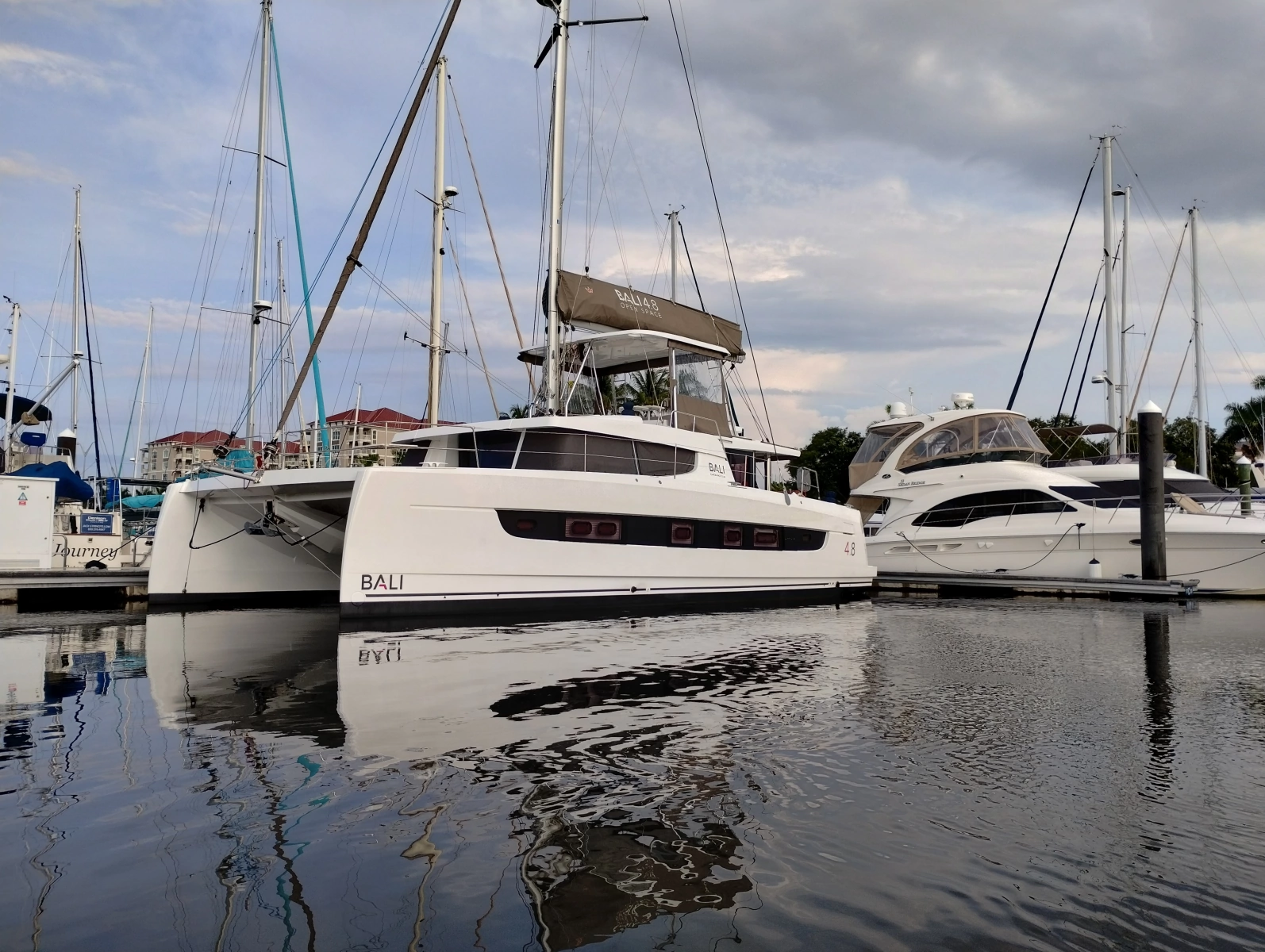 2023 Bali 4.8 exterior