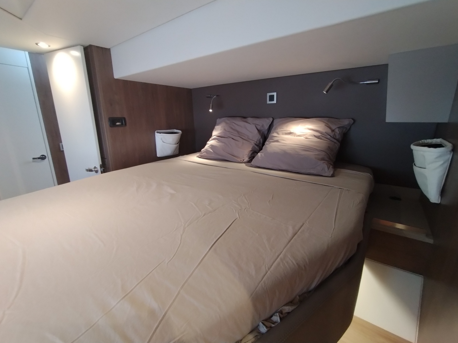 2023 Bali 4.8 cabin