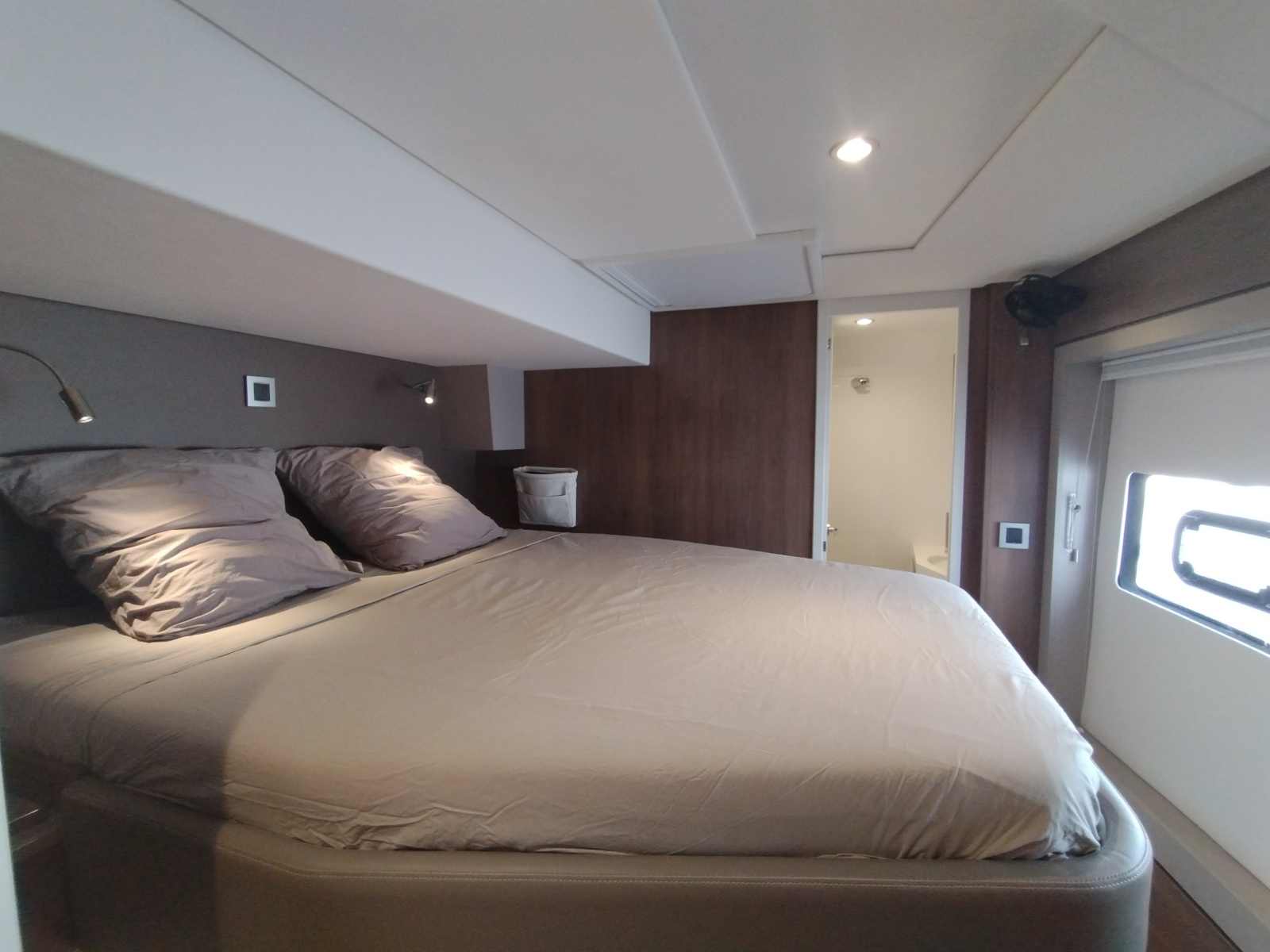 2023 Bali 4.8 cabin