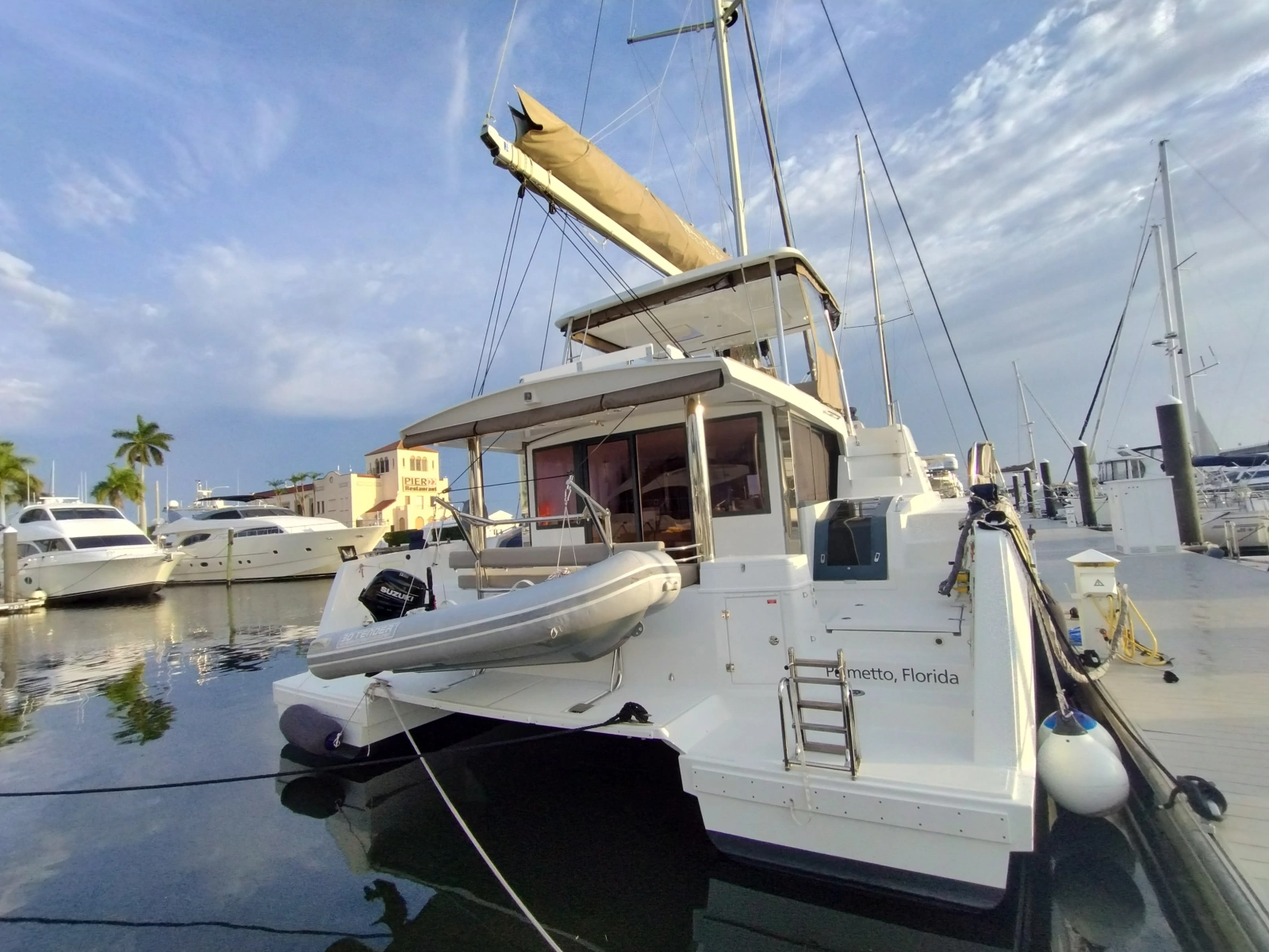 2023 Bali 4.8 stern