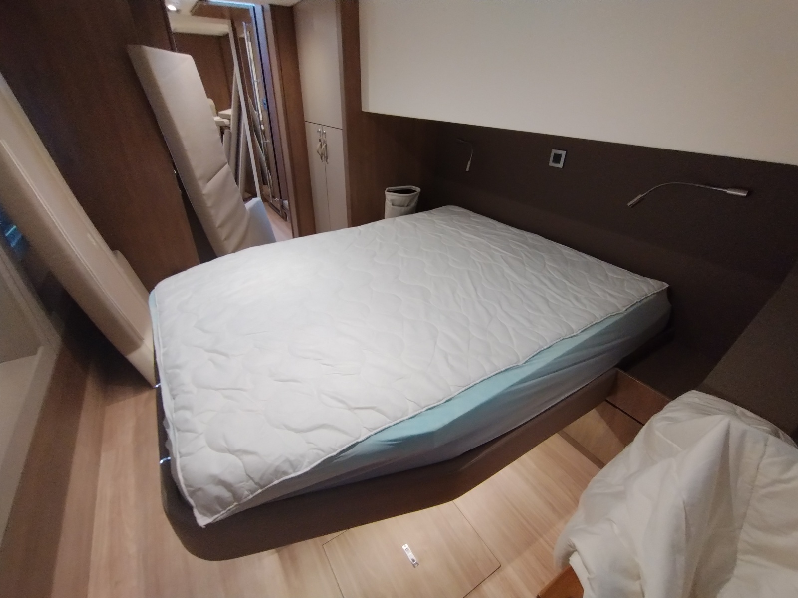 2023 Bali 4.8 guest cabin