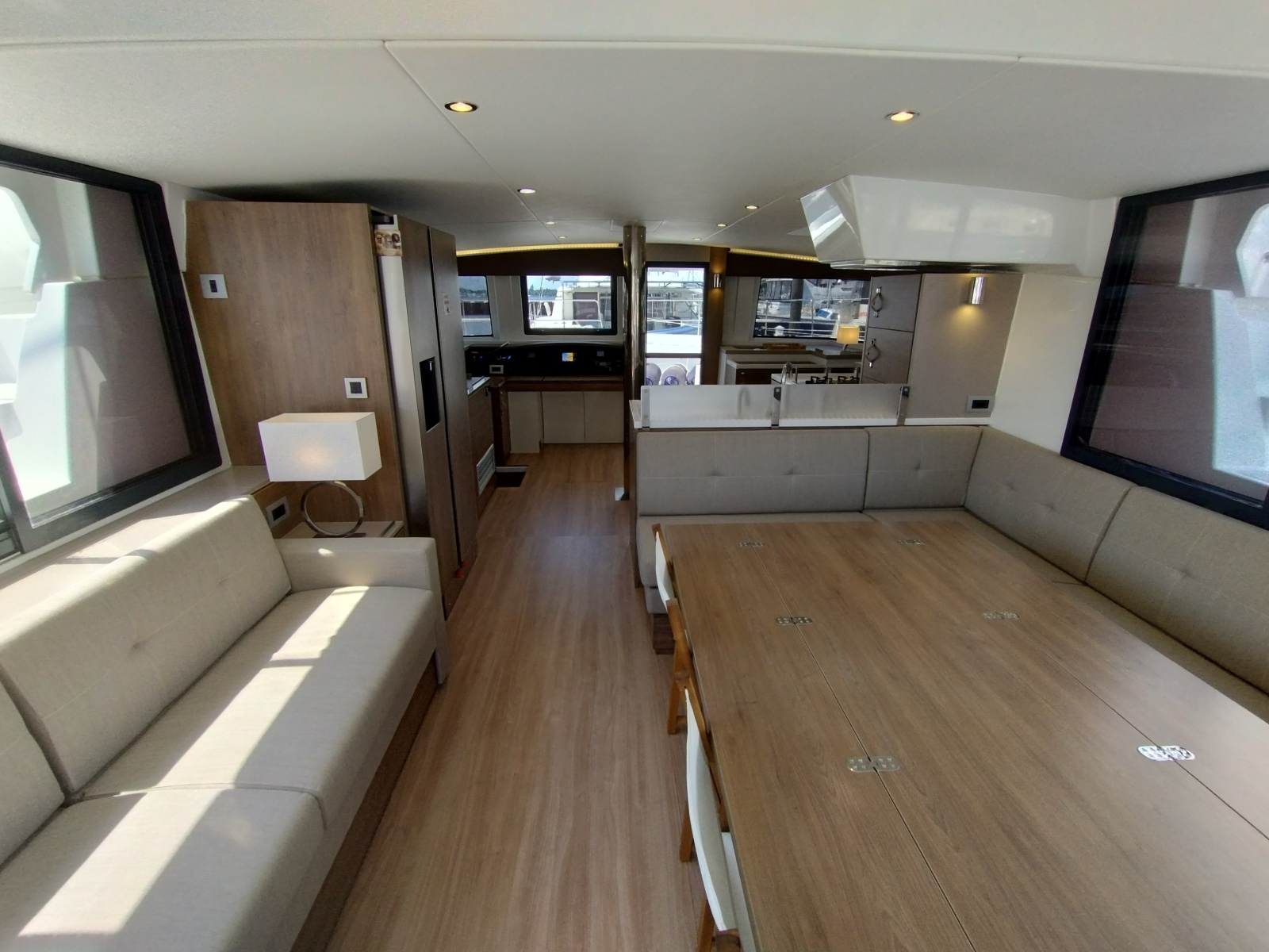 2023 Bali 4.8 interior