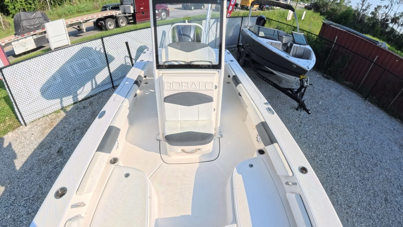 2021 Robalo 246 Cayman