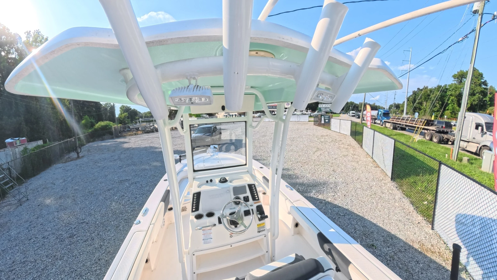 2021 Robalo 246 Cayman