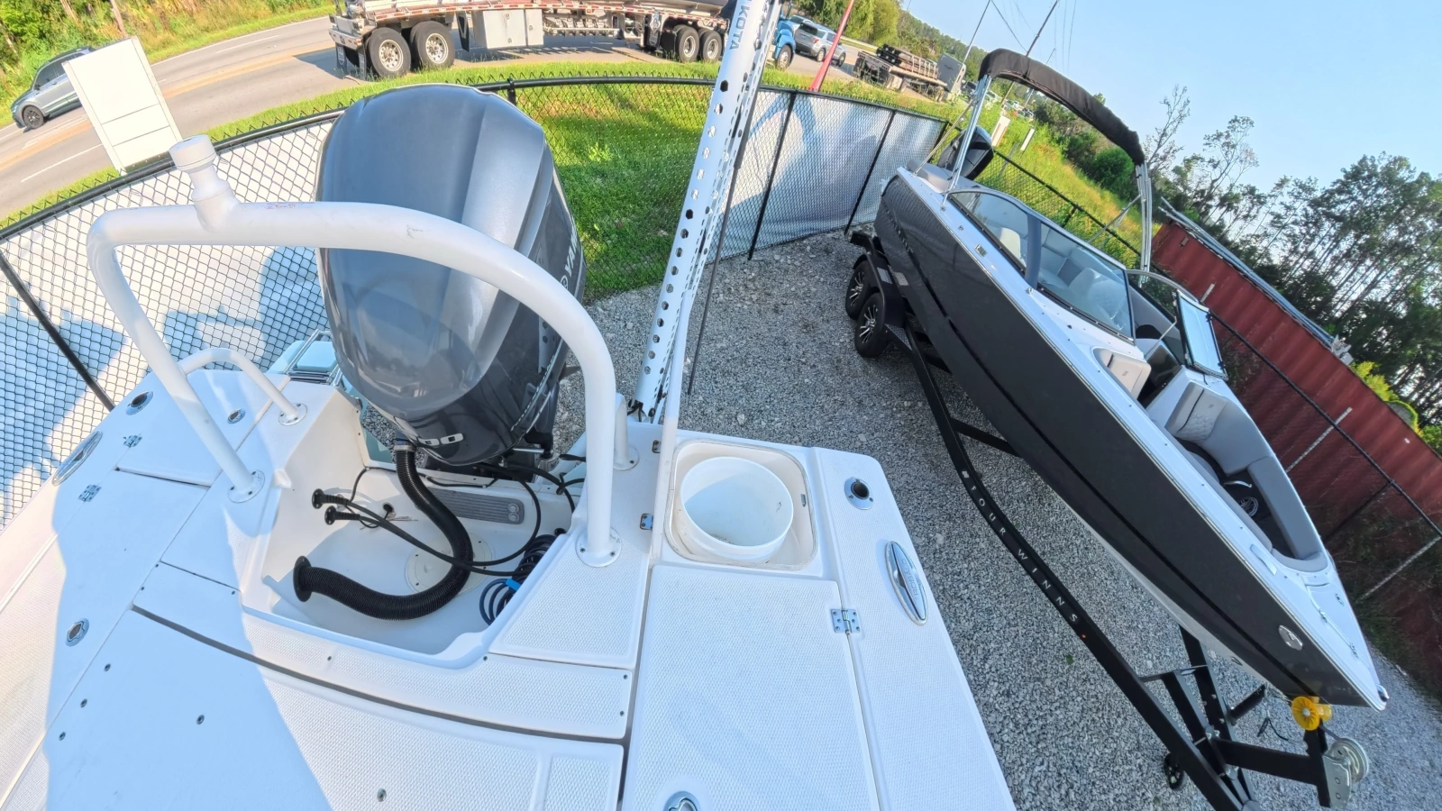 2021 Robalo 246 Cayman