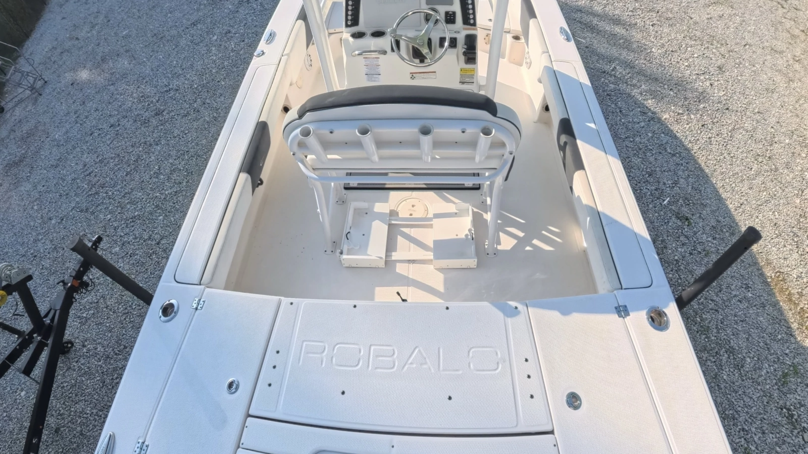 2021 Robalo 246 Cayman