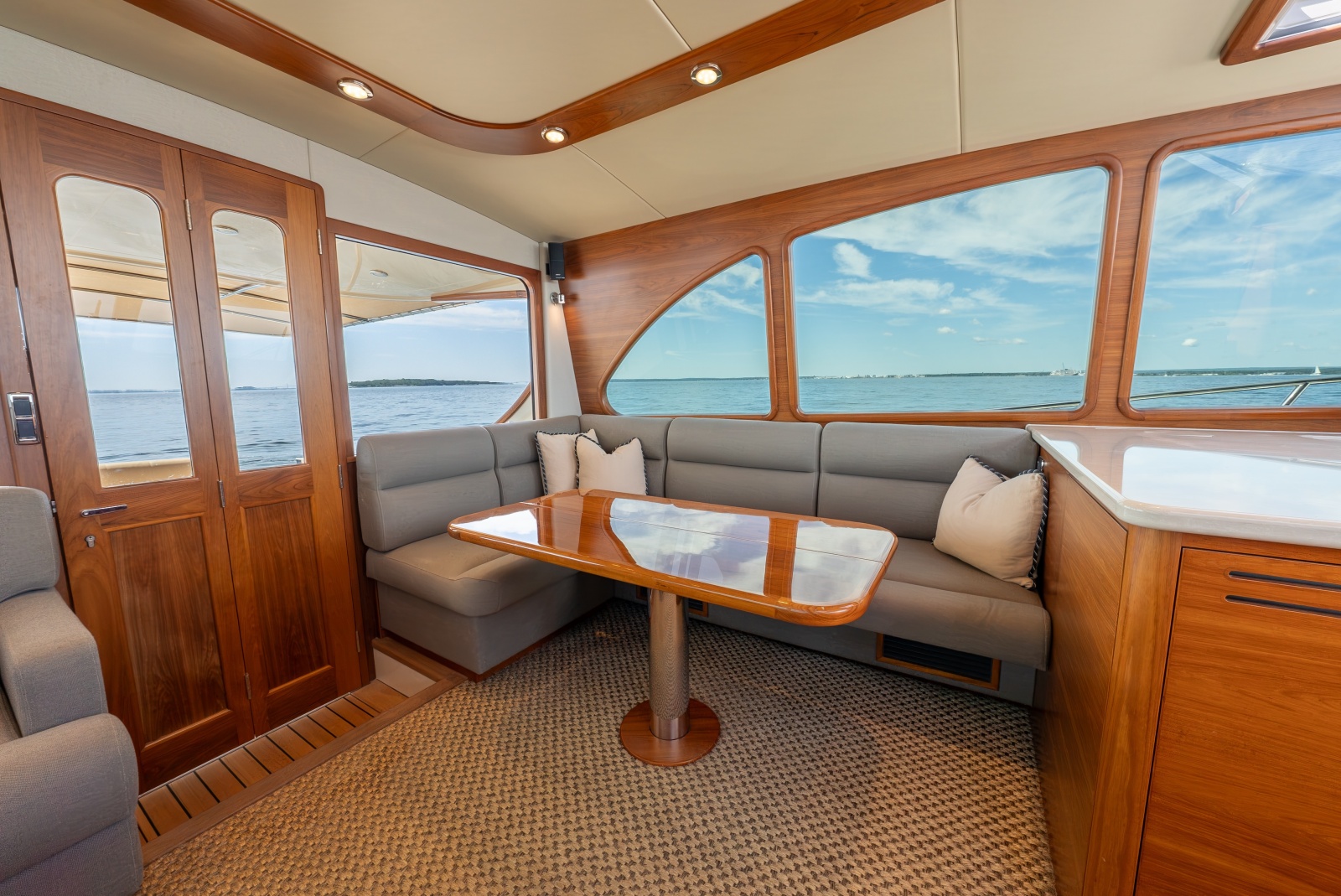 Salon Port Side
