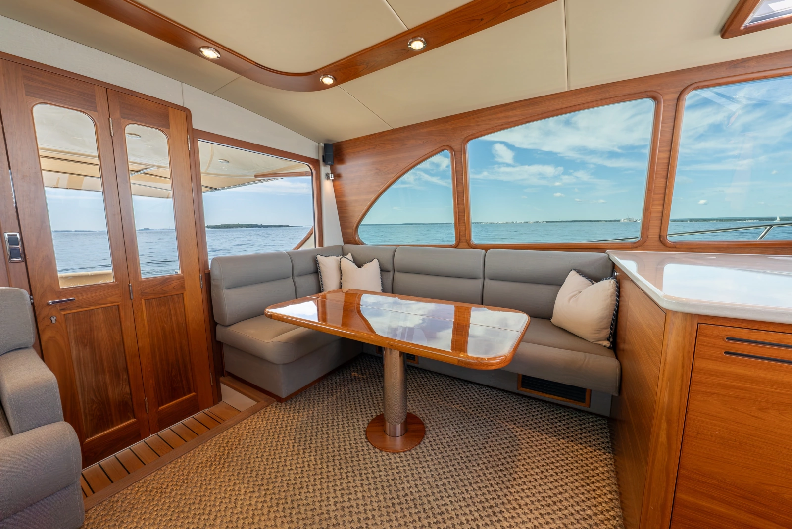 Salon Port Side